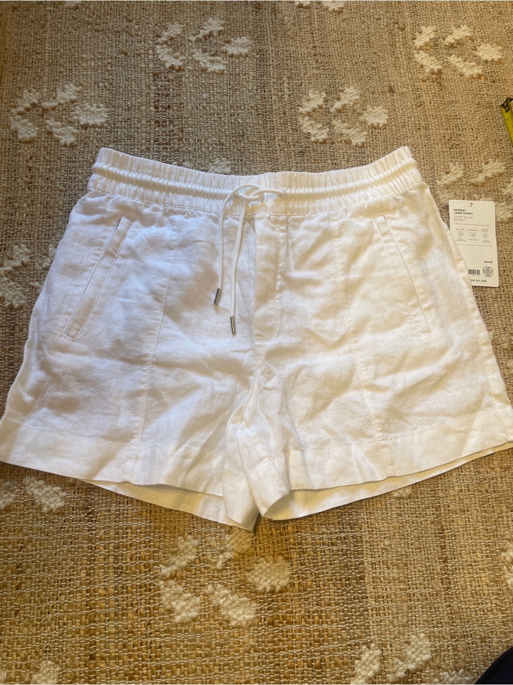 NWT Athleta White Retreat Linen Mid Rise 4" Short Size 8